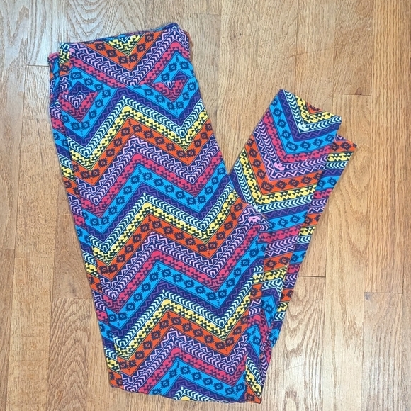 LuLaRoe Tall & Curvy Leggings in Rainbow Chevron 🌈💃 - Picture 1 of 4